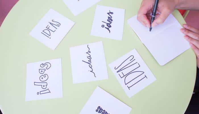 Post it notes with the word "ideas" written in different styles